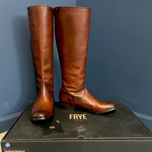 Frye Melissa Back Zip - new in box